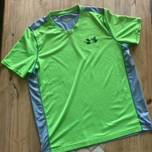 Under Armour. Heat Gear. Loose Fit. Sz. LG